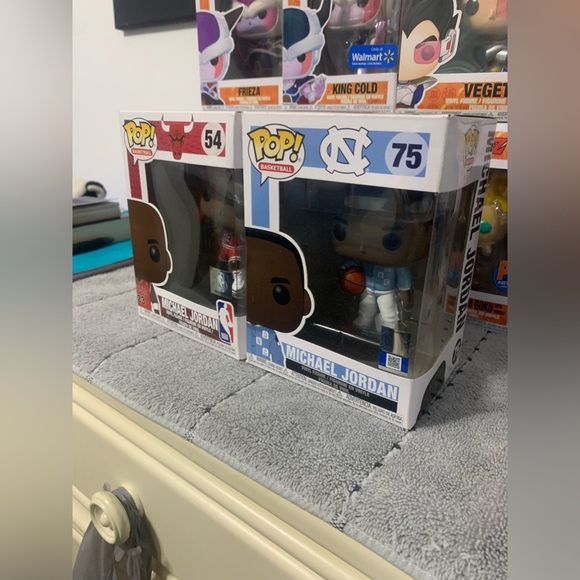 Funko pop, basketball - Picture 3 of 3